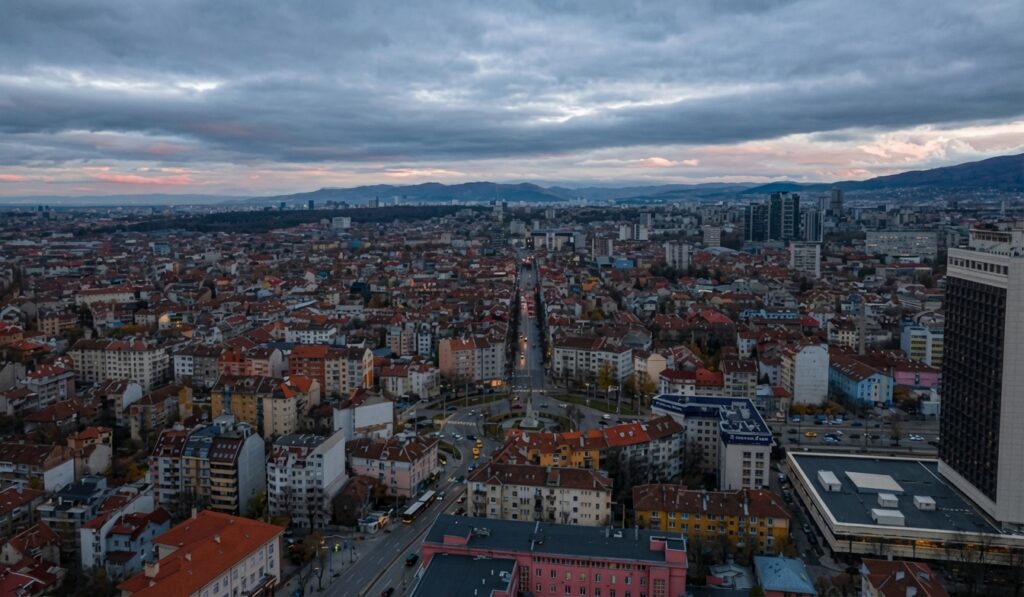 Еврото наближава, ще тръгнат ли жилищните цени нагоре - експерти виждат умерен ръст, а не скок