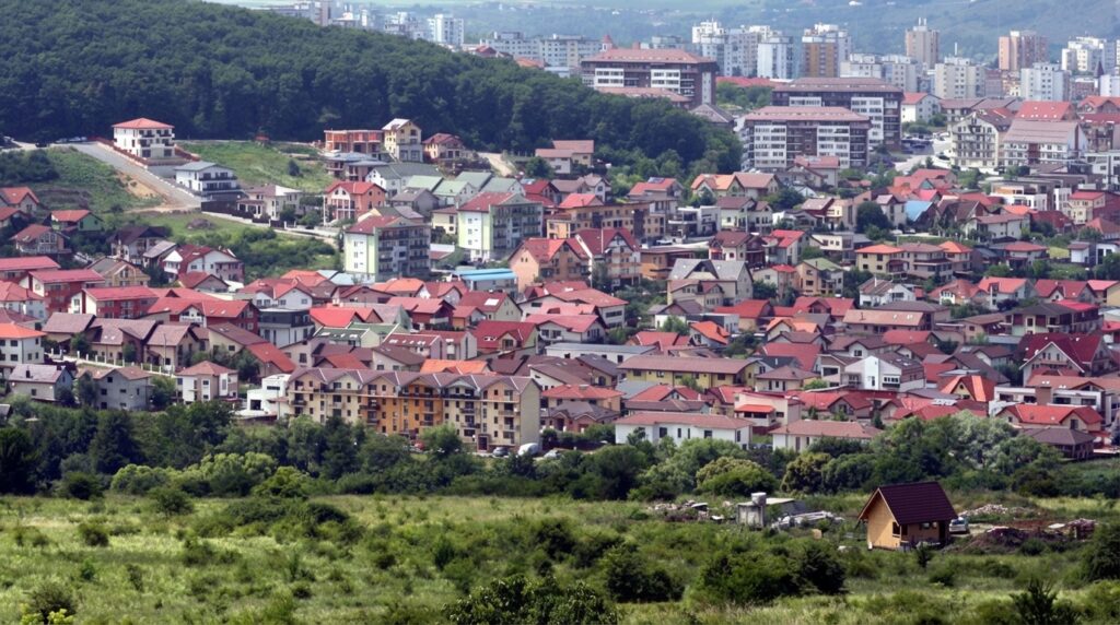 Квартали светят тъмни, а цените не слизат