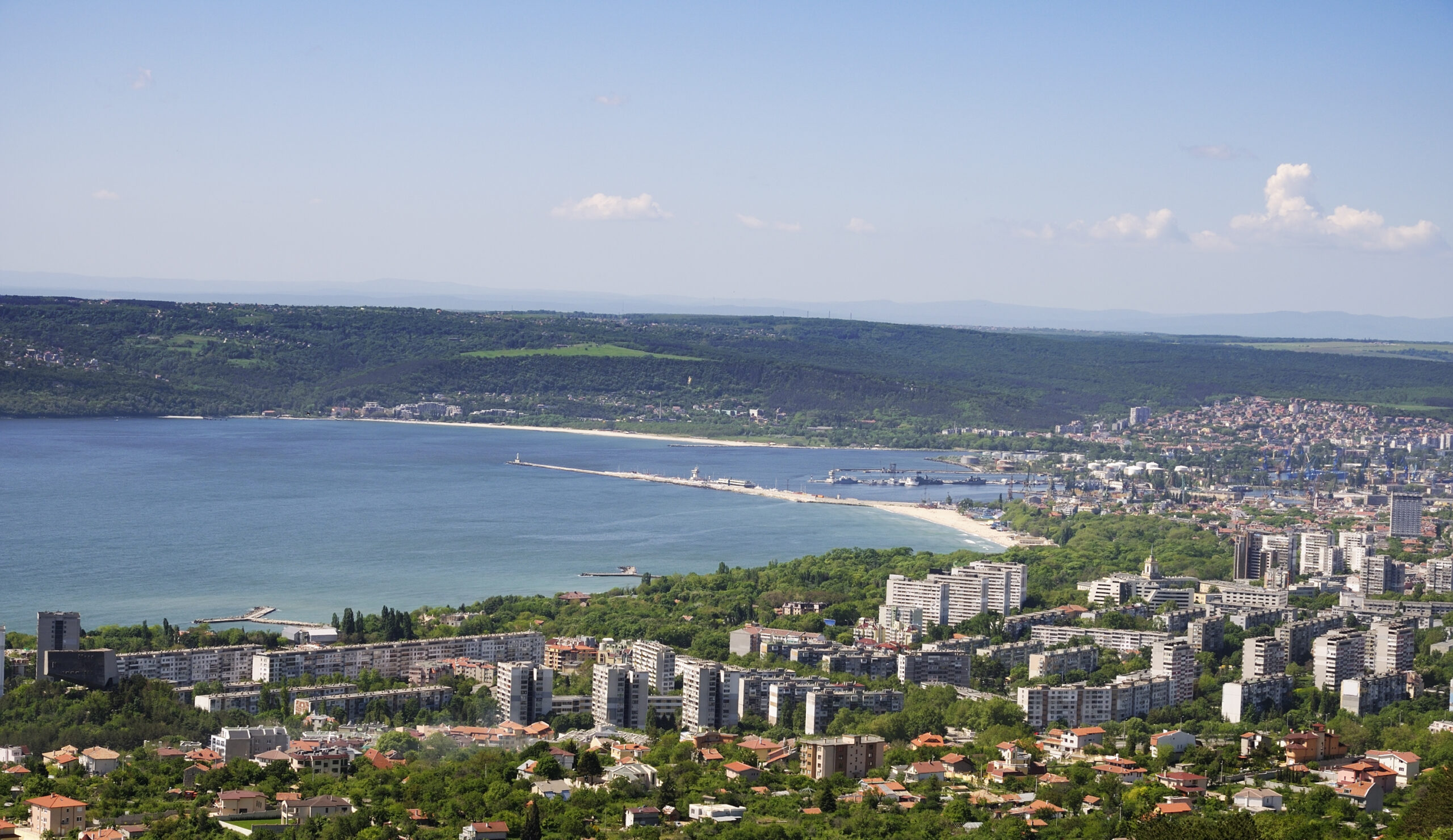 Варна сменя скоростта: пазарът влиза в плато през 2026, поскъпване 3-8% и по-внимателни сделки