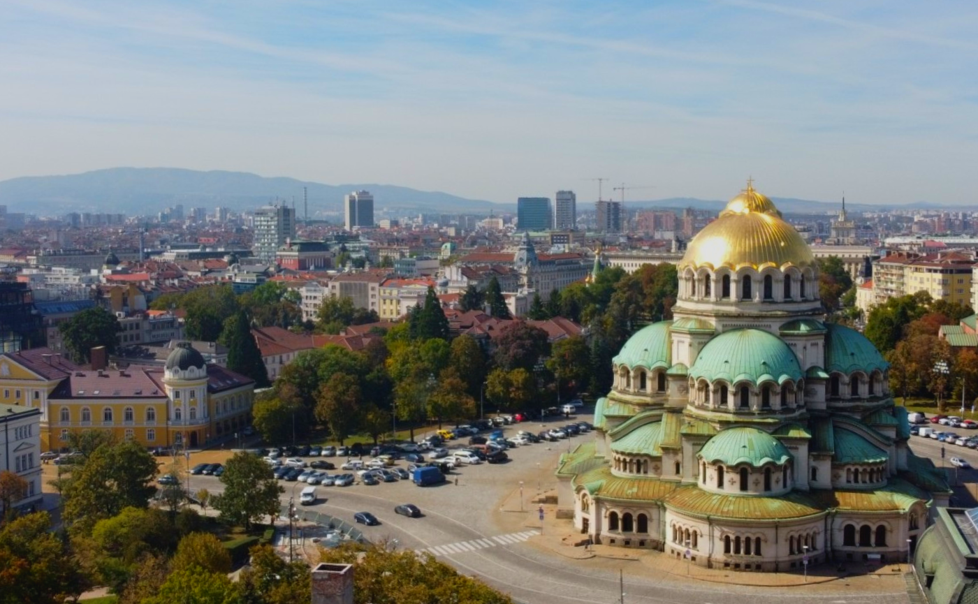 Наемите в София скачат с 20% през 2025, морските градове наваксват – 2026 тръгва по-умерено