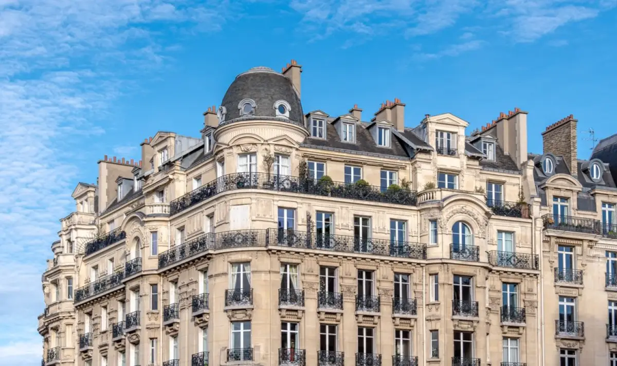 Френският парадокс с милионните имоти и нулевия данък доход – какви ходове подготвя луксозният пазар