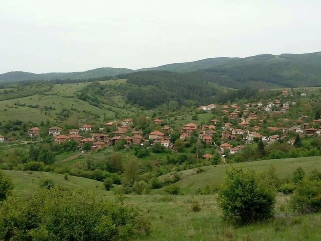 На ръба на Стара планина, на 903 м надморска височина и само…